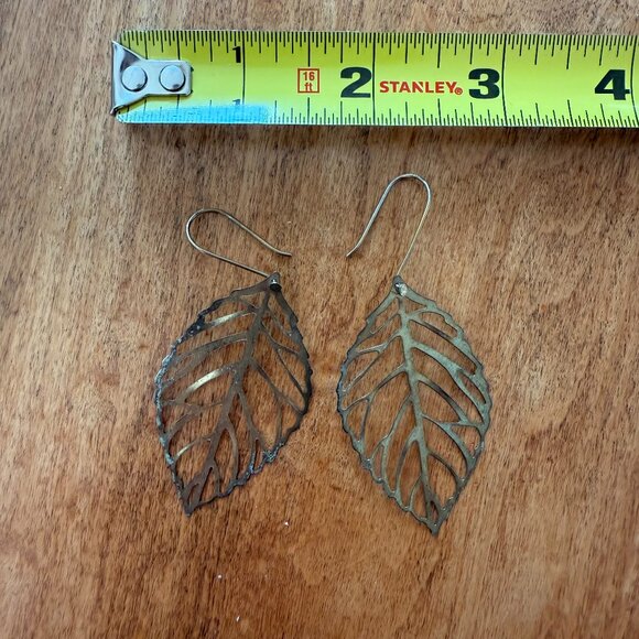 Cutout leaf gold-tone earrings - Picture 2 of 3